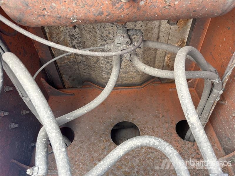  John Shephard 9.5 m Tri/A Side Dump Trailer مقطورات قلابة
