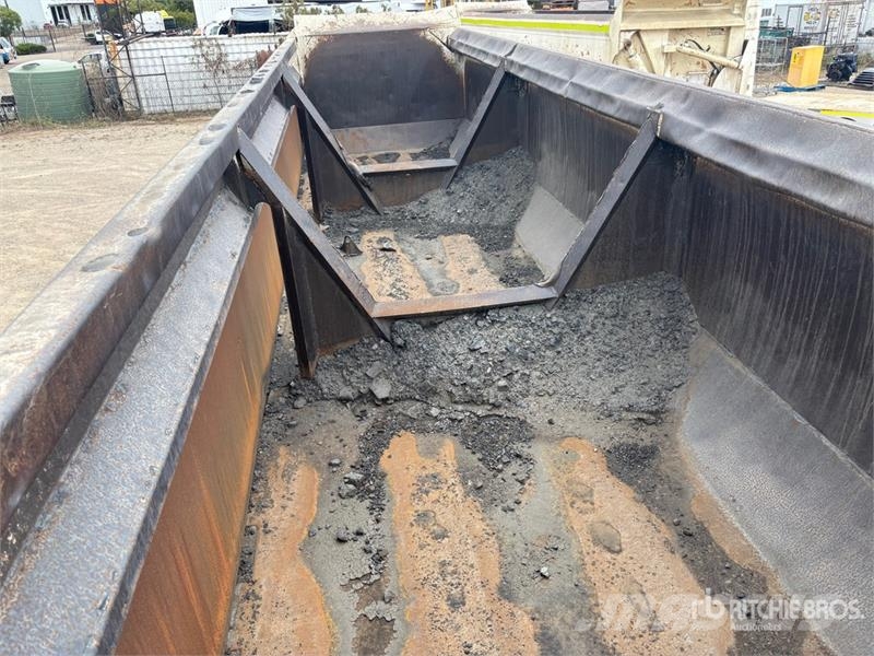  John Shephard 9.5 m Tri/A Side Dump Trailer مقطورات قلابة