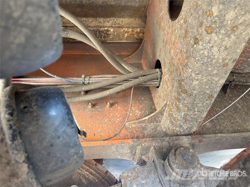  John Shephard 9.5 m Tri/A Side Dump Trailer مقطورات قلابة