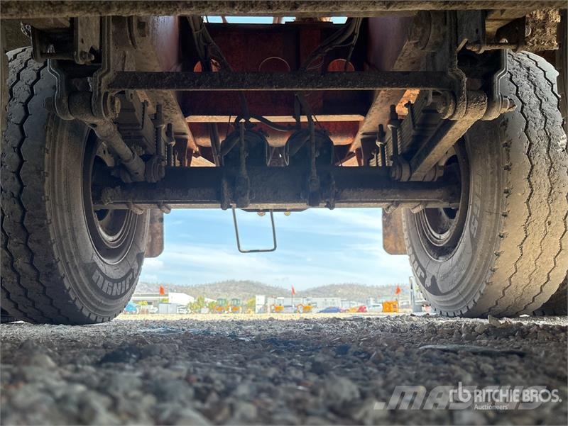  John Shephard 9.5 m Tri/A Side Dump Trailer مقطورات قلابة