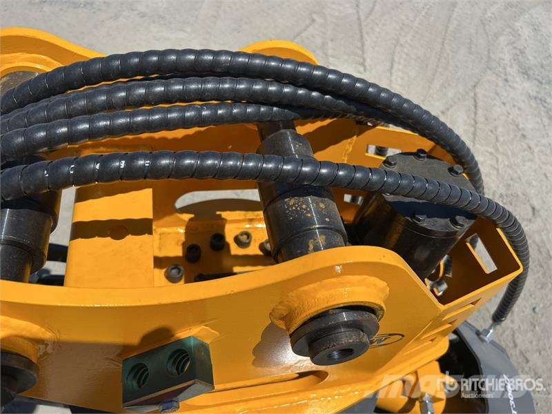 JW 04G Q/C Rotating Excavator Grapple - Fits 4 -8 抓斗