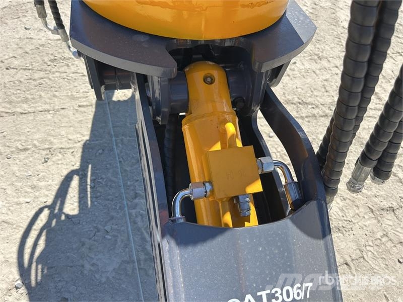 JW 04G Q/C Rotating Excavator Grapple - Fits 4 -8 抓斗
