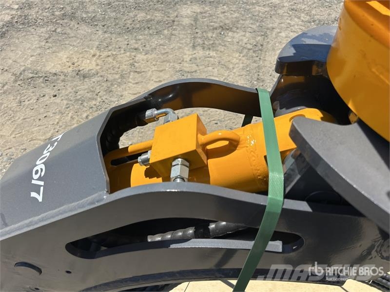  JW 04G Q/C Rotating Excavator Grapple - Fits 4 - 8 خطاطيف