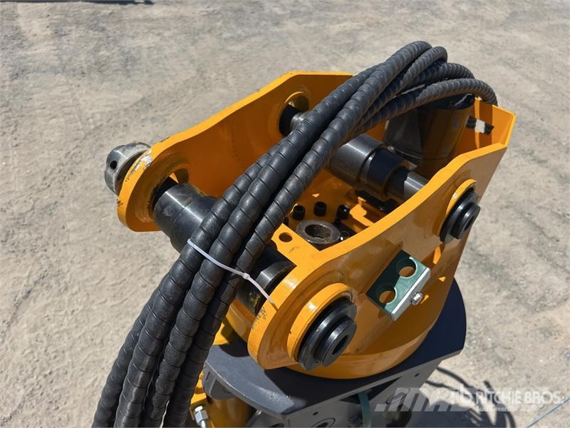 JW 04G Q/C Rotating Excavator Grapple - Fits 4 - 8 抓斗