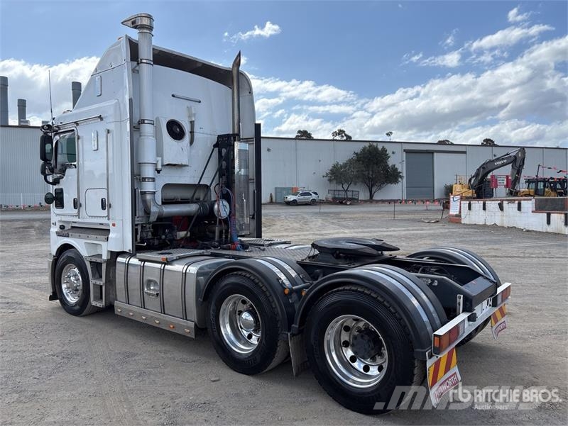 Kenworth K200 Autotractoare
