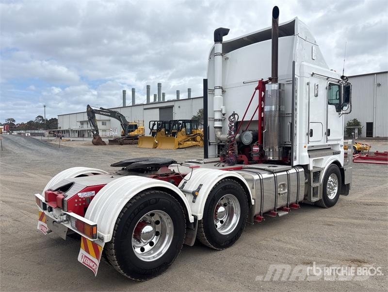 Kenworth K200 Autotractoare
