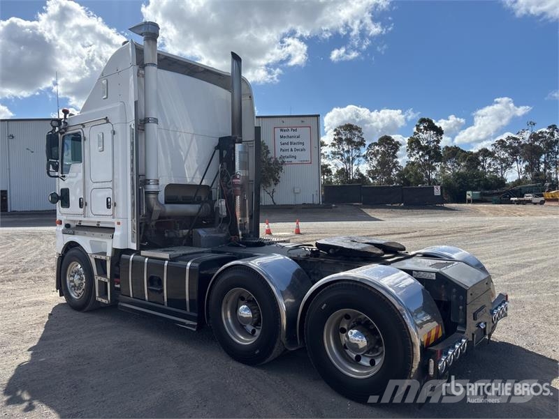 Kenworth K200 Naudoti vilkikai