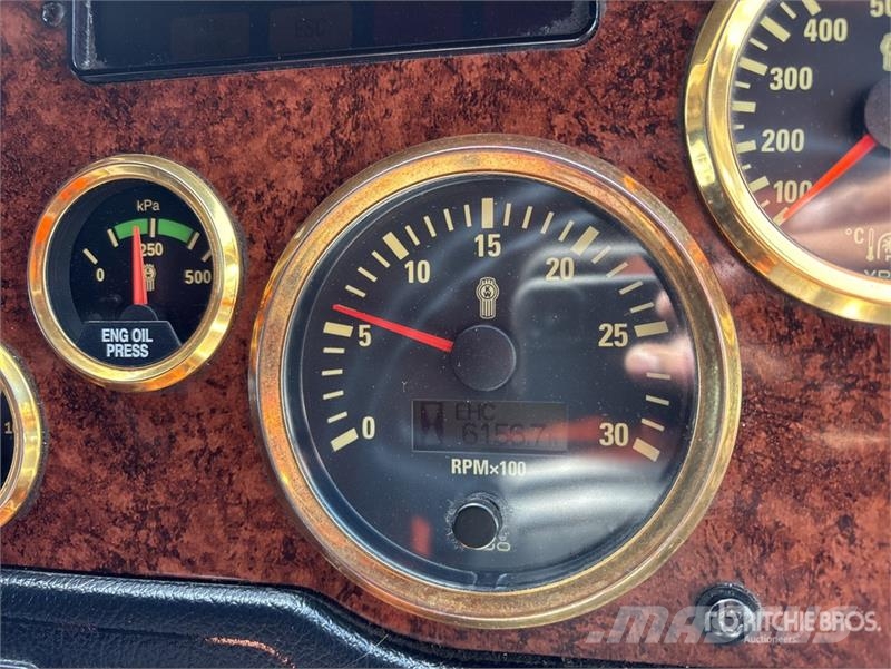 Kenworth K200 Aerodyne 6x4 T/A Sleeper Truck Tractor Vetopöytäautot