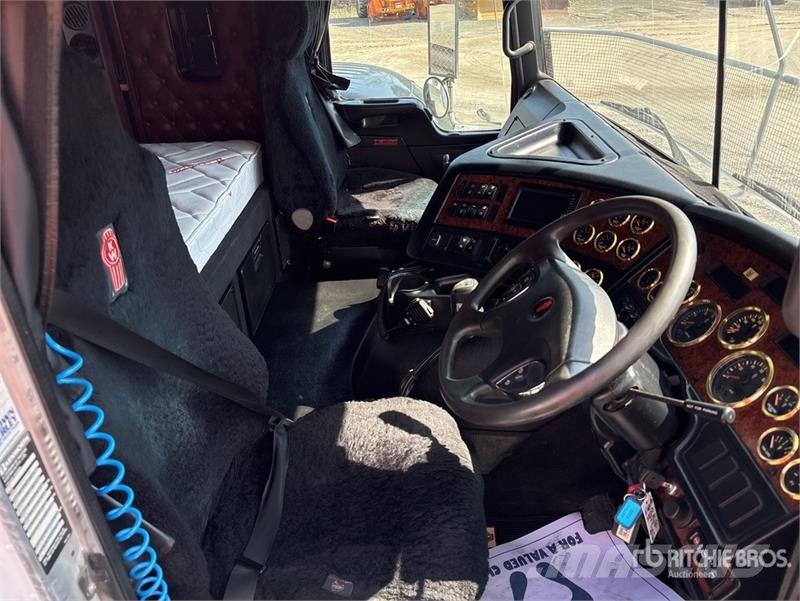 Kenworth K200 Aerodyne 6x4 T/A Sleeper Truck Tractor Vetopöytäautot
