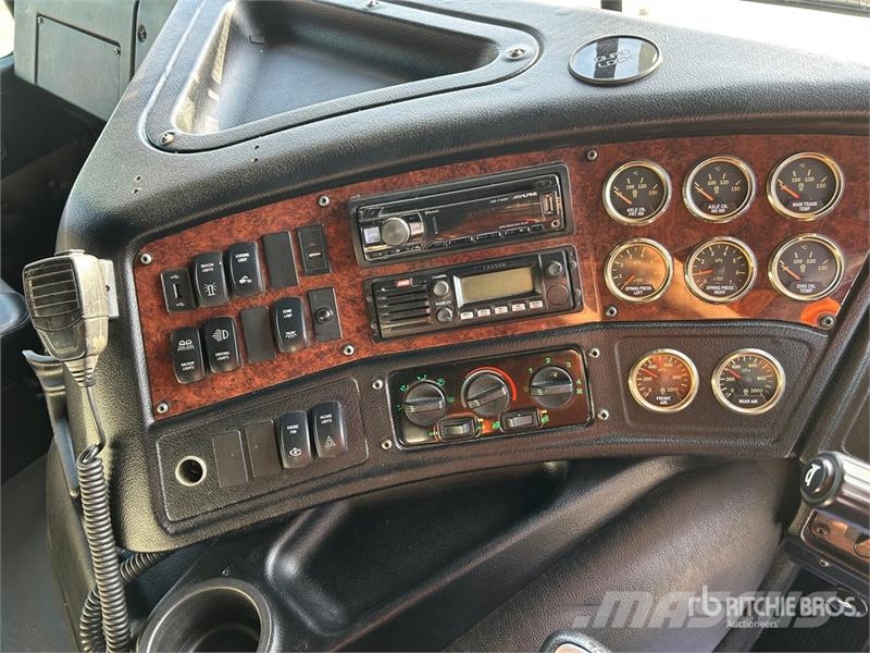 Kenworth K200 Aerodyne 6x4 T/A Sleeper Truck Tractor Dragbilar