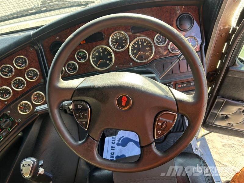 Kenworth K200 Aerodyne 6x4 T/A Sleeper Truck Tractor Dragbilar