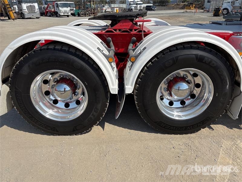 Kenworth K200 Aerodyne 6x4 T/A Sleeper Truck Tractor Vetopöytäautot