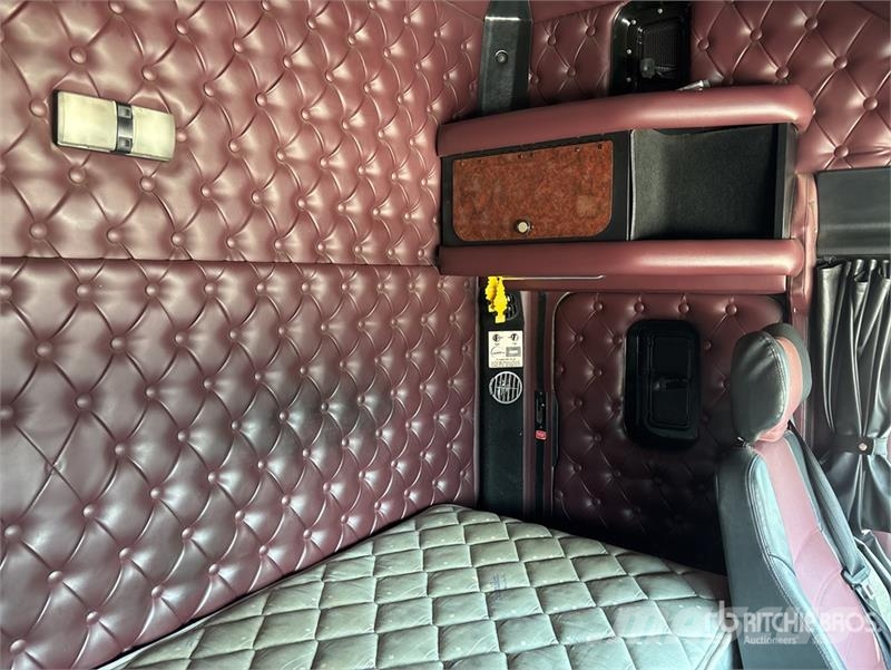 Kenworth K200 Aerodyne 6x4 T/A Sleeper Truck Tractor Vetopöytäautot