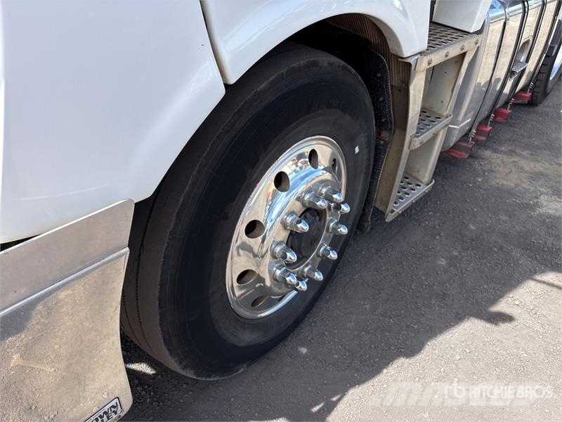 Kenworth K200 Aerodyne 6x4 T/A Sleeper Truck Tractor Sattelzugmaschinen