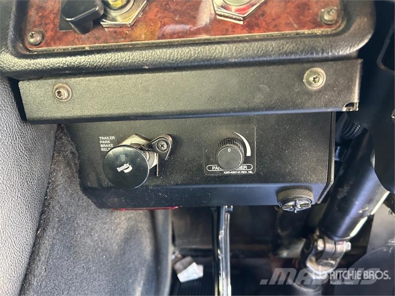 Kenworth K200 Aerodyne 6x4 T/A Sleeper Truck Tractor Dragbilar
