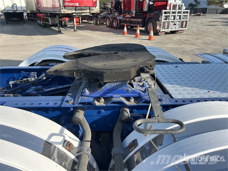 Kenworth K200 Aerodyne 6x4 T/A Sleeper Truck Tractor Dragbilar