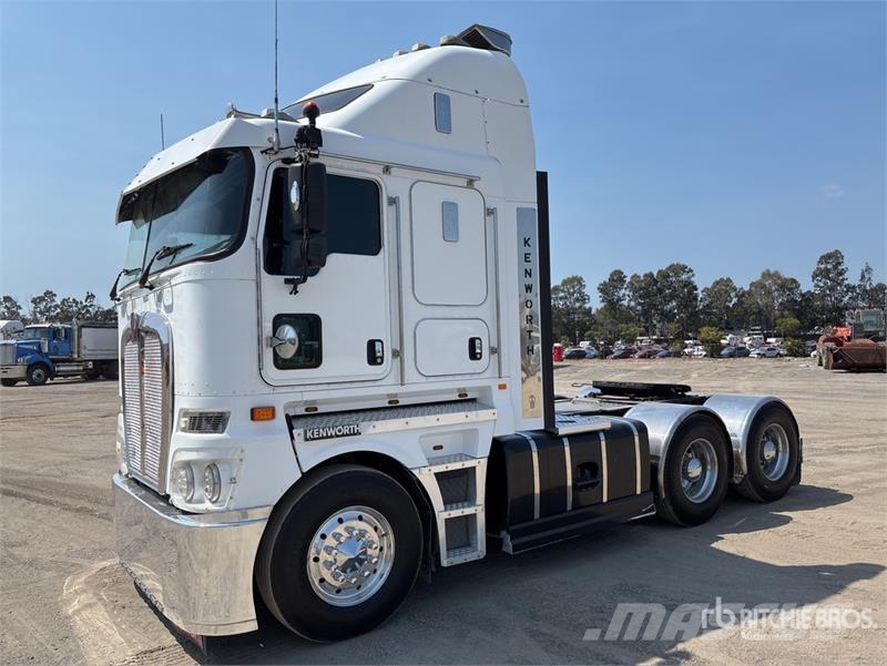 Kenworth K200 Aerodyne 6x4 T/A Sleeper Truck Tractor Vetopöytäautot