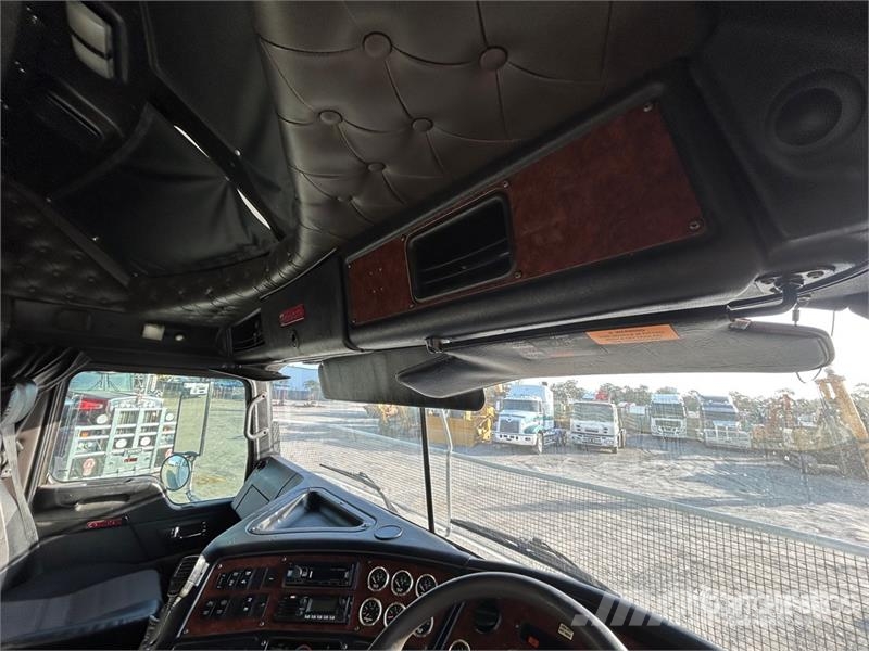 Kenworth K200 Aerodyne 6x4 T/A Sleeper Truck Tractor Dragbilar