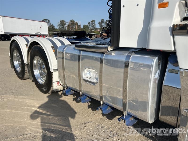 Kenworth K200 Aerodyne 6x4 T/A Sleeper Truck Tractor Dragbilar