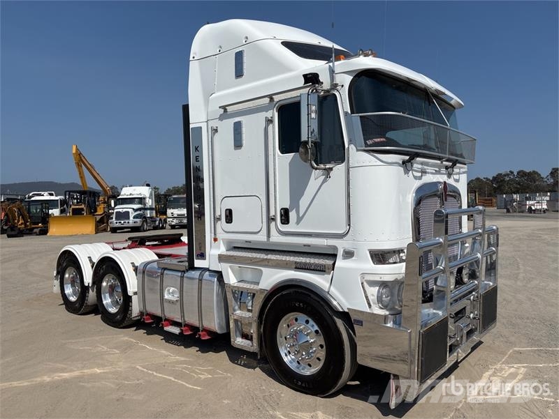 Kenworth K200 Aerodyne 6x4 T/A Sleeper Truck Tractor Vetopöytäautot