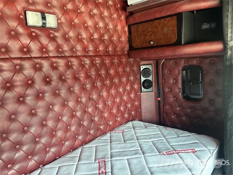 Kenworth K200 Aerodyne 6x4 T/A Sleeper Truck Tractor Vetopöytäautot