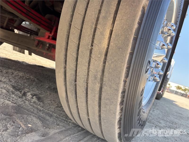 Kenworth K200 Aerodyne 6x4 T/A Sleeper Truck Tractor Vetopöytäautot