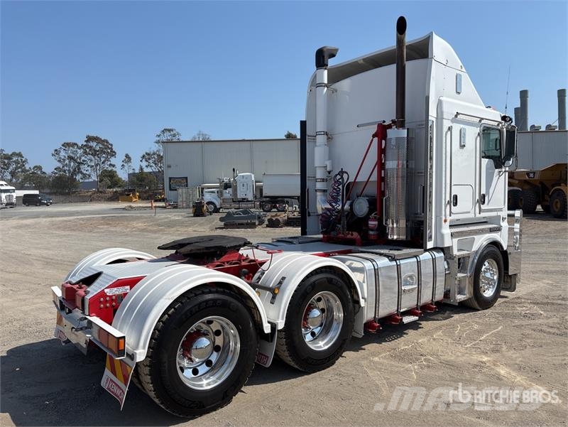 Kenworth K200 Aerodyne 6x4 T/A Sleeper Truck Tractor Vetopöytäautot
