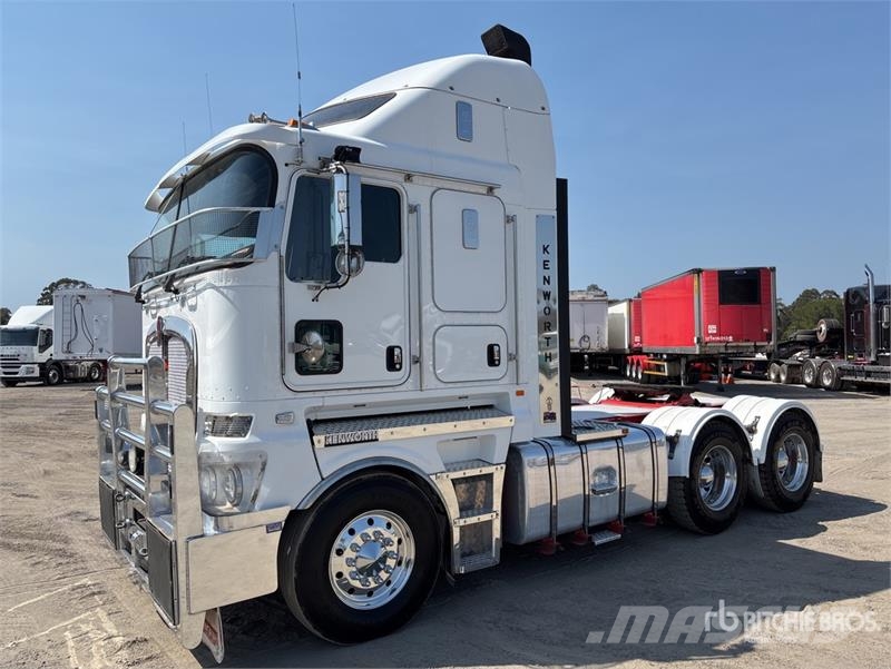Kenworth K200 Aerodyne 6x4 T/A Sleeper Truck Tractor Vetopöytäautot