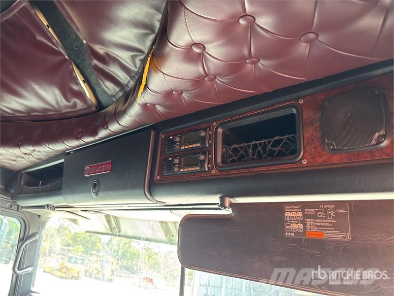 Kenworth K200 Aerodyne 6x4 T/A Sleeper Truck Tractor Vetopöytäautot