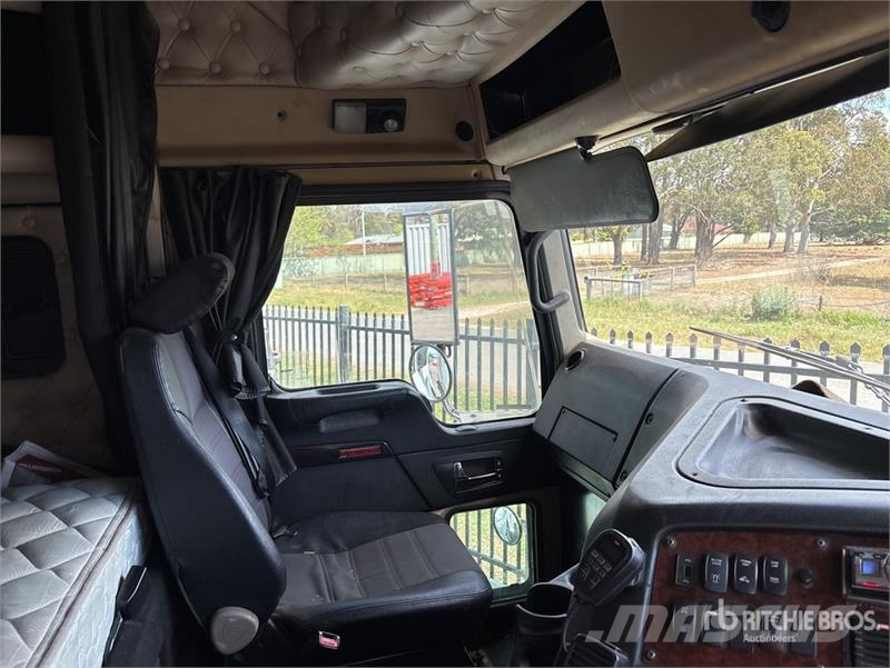 Kenworth K200 Aerodyne 6x4 T/A Sleeper Truck Tractor Sattelzugmaschinen