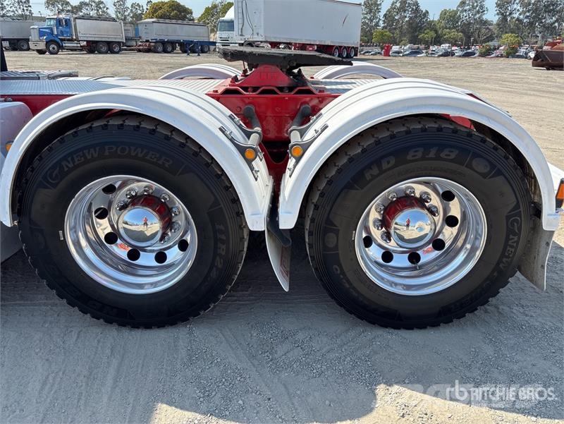 Kenworth K200 Aerodyne 6x4 T/A Sleeper Truck Tractor Vetopöytäautot