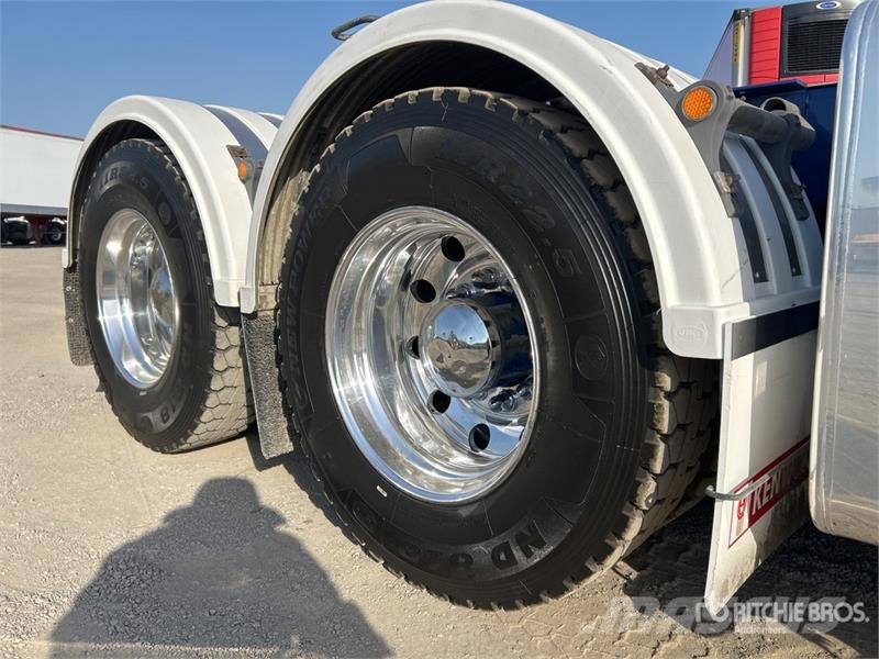 Kenworth K200 Aerodyne 6x4 T/A Sleeper Truck Tractor Dragbilar