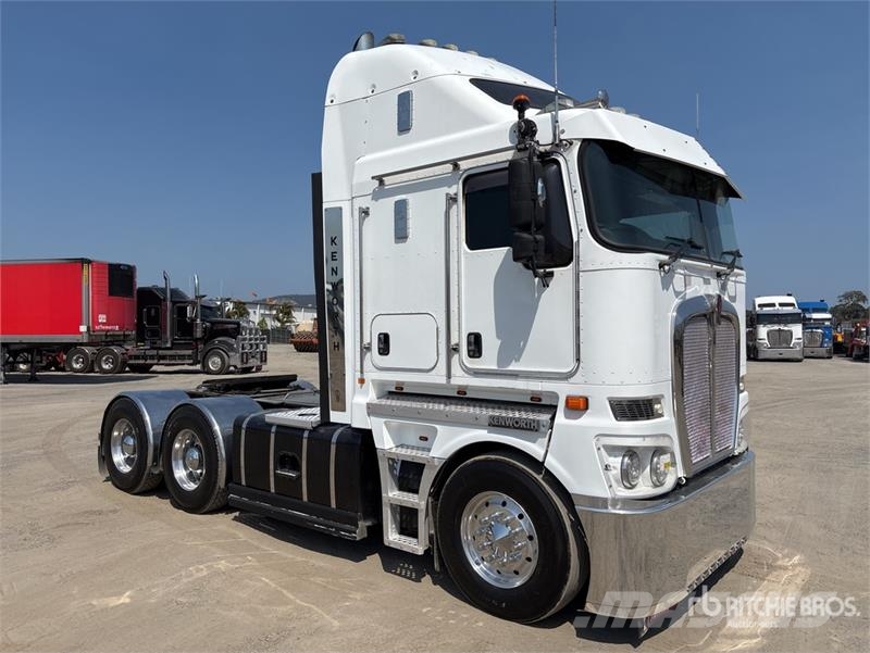 Kenworth K200 Aerodyne 6x4 T/A Sleeper Truck Tractor Vetopöytäautot