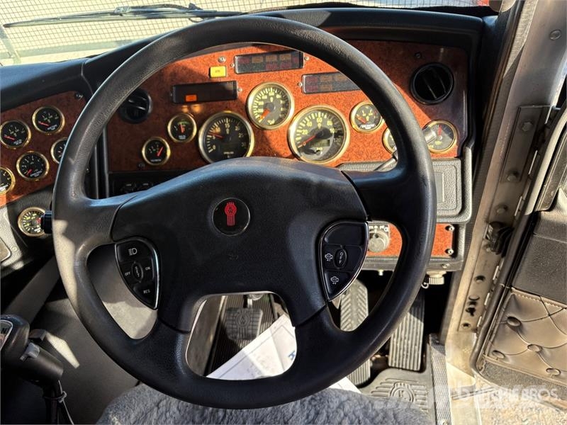 Kenworth K200 Big Cab Aerodyne 6x4 T/A Sleeper Truck Tracto 中古トラクターヘッド | トレーラーヘッド