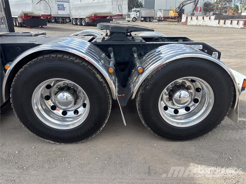 Kenworth K200 Big Cab Aerodyne 6x4 T/A Sleeper Truck Tracto 트랙터 유닛