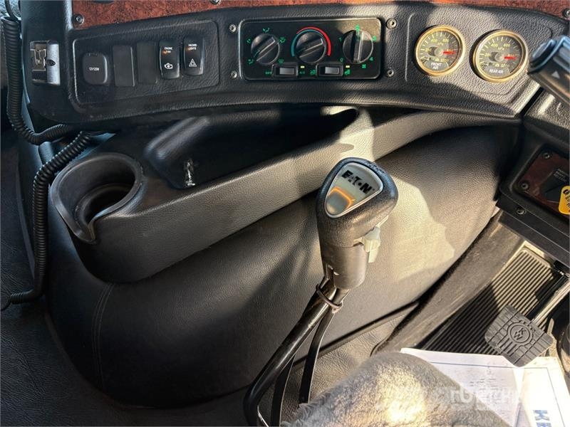 Kenworth K200 Big Cab Aerodyne 6x4 T/A Sleeper Truck Tracto 中古トラクターヘッド | トレーラーヘッド