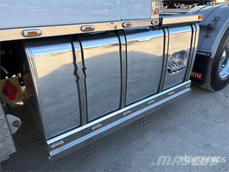 Kenworth K200 Big Cab Aerodyne 6x4 T/A Sleeper Truck Tracto 中古トラクターヘッド | トレーラーヘッド