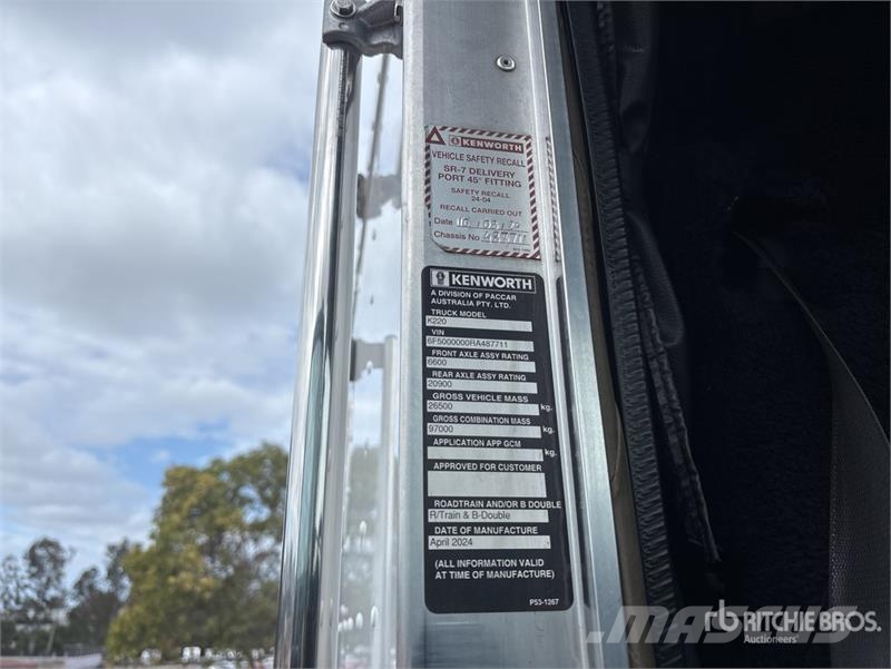 Kenworth K220 Big Cab Aerodyne 6x4 T/A Sleeper Truck Tracto Truck Tractor Units
