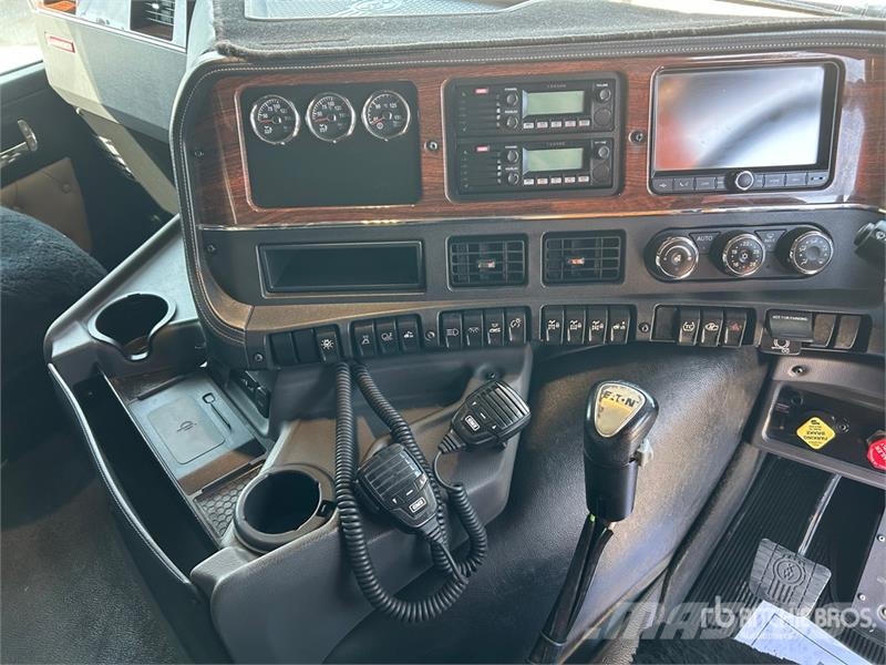 Kenworth K220 Big Cab Aerodyne 6x4 T/A Sleeper Truck Tracto Vetopöytäautot