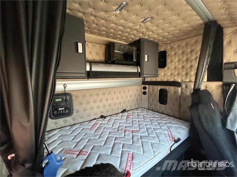 Kenworth K220 Big Cab Aerodyne 6x4 T/A Sleeper Truck Tracto Vetopöytäautot