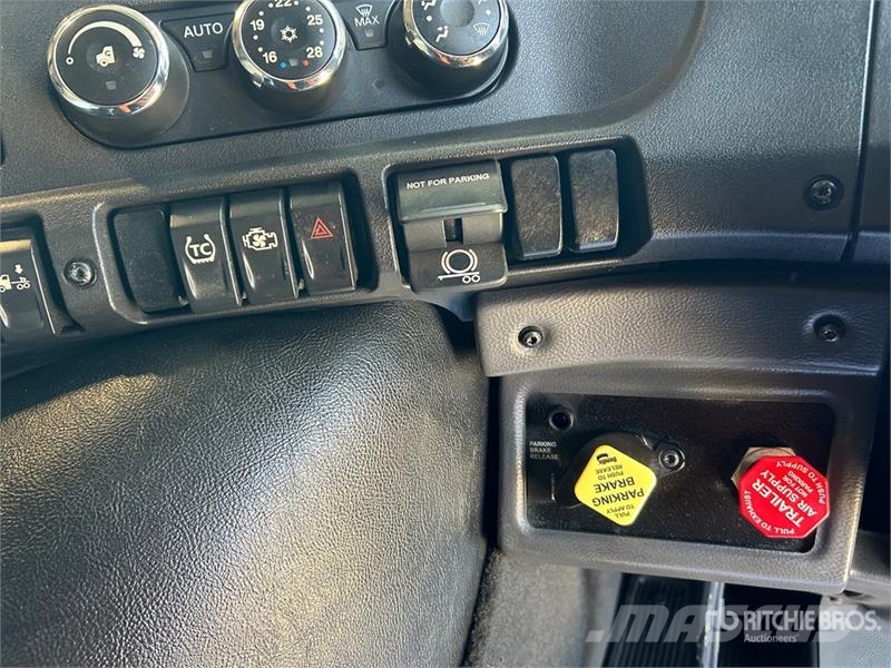 Kenworth K220 Big Cab Aerodyne 6x4 T/A Sleeper Truck Tracto Vetopöytäautot