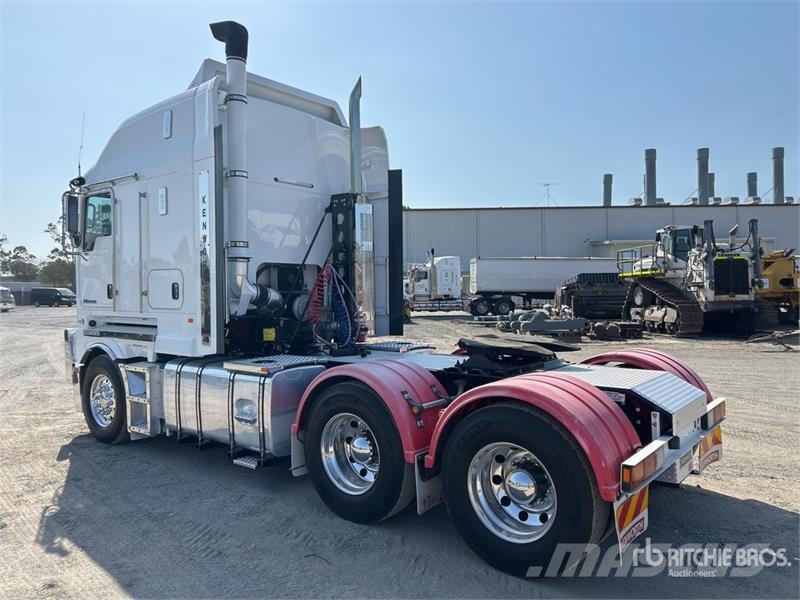 Kenworth K220 Big Cab Aerodyne 6x4 T/A Sleeper Truck Tracto Vetopöytäautot
