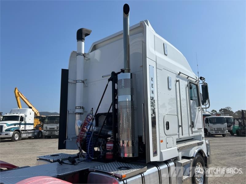 Kenworth K220 Big Cab Aerodyne 6x4 T/A Sleeper Truck Tracto Vetopöytäautot