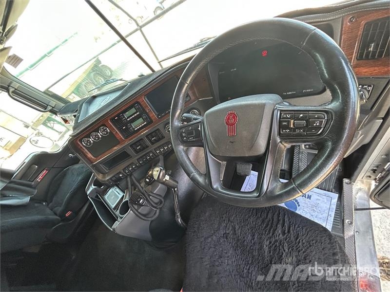 Kenworth K220 Big Cab Aerodyne 6x4 T/A Sleeper Truck Tracto Vetopöytäautot