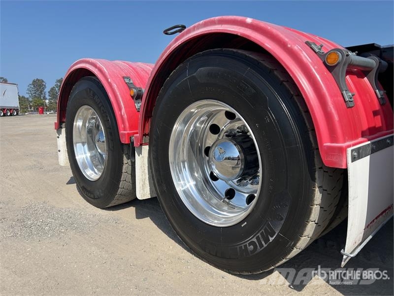 Kenworth K220 Big Cab Aerodyne 6x4 T/A Sleeper Truck Tracto Vetopöytäautot