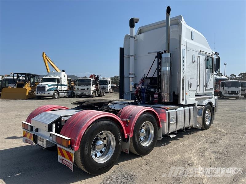 Kenworth K220 Big Cab Aerodyne 6x4 T/A Sleeper Truck Tracto Vetopöytäautot