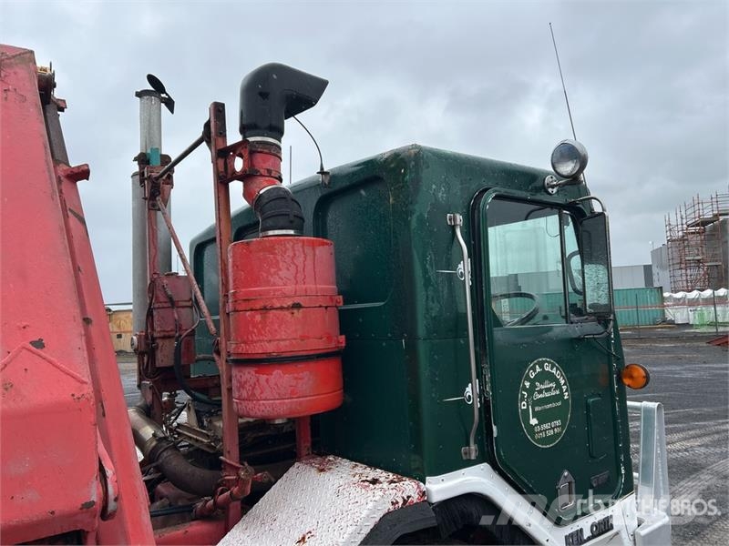 Kenworth L700 6x4 w/Palfinger PK12000 A 4.48 t Knuckle Boom Vlakke laadvloer met kraan