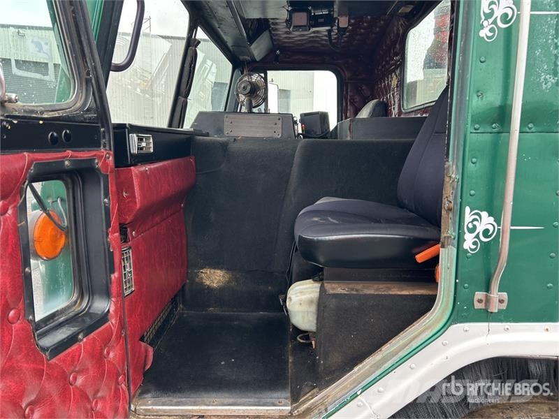 Kenworth L700 6x4 w/Palfinger PK12000 A 4.48 t Knuckle Boom Vlakke laadvloer met kraan