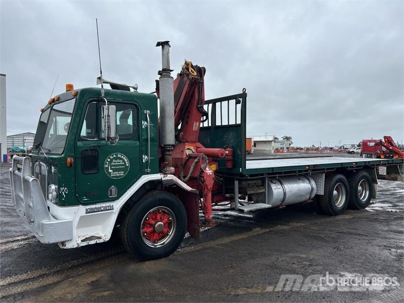 Kenworth L700 6x4 w/Palfinger PK12000 A 4.48 t Knuckle Boom Vlakke laadvloer met kraan