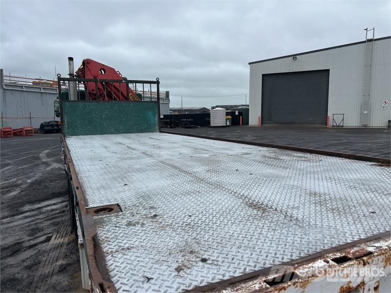 Kenworth L700 6x4 w/Palfinger PK12000 A 4.48 t Knuckle Boom Vlakke laadvloer met kraan